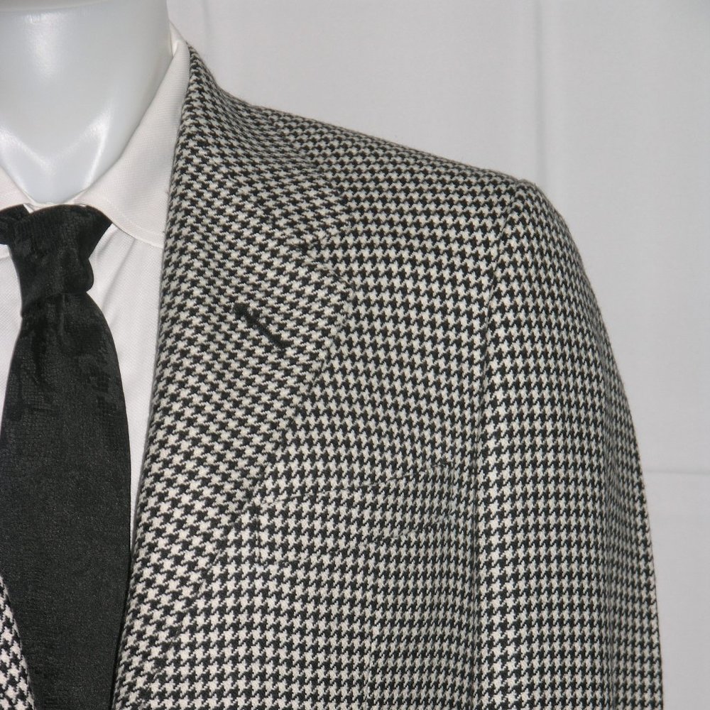 Edgar Pomeroy Bespoke Black and White Houndstooth Three Button Sport Coat 40R